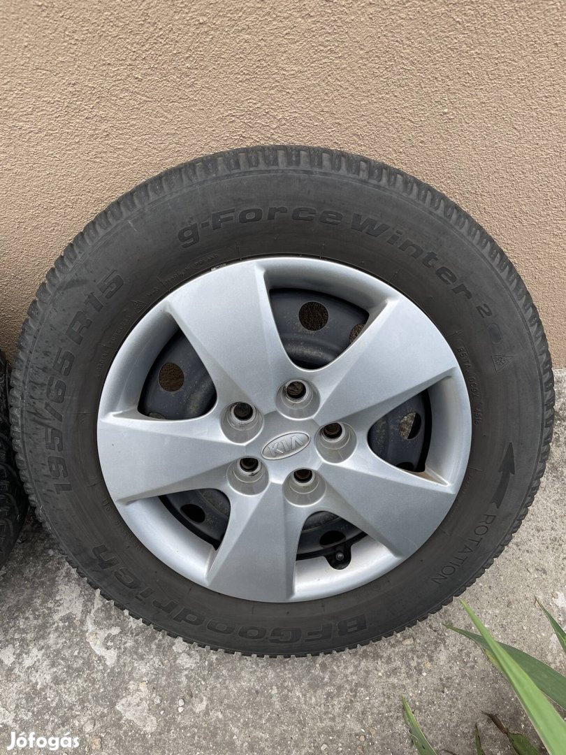 Gyári Kia /hyundai lemezfelni dísztárcsákkal 195/65 R15 téligumi