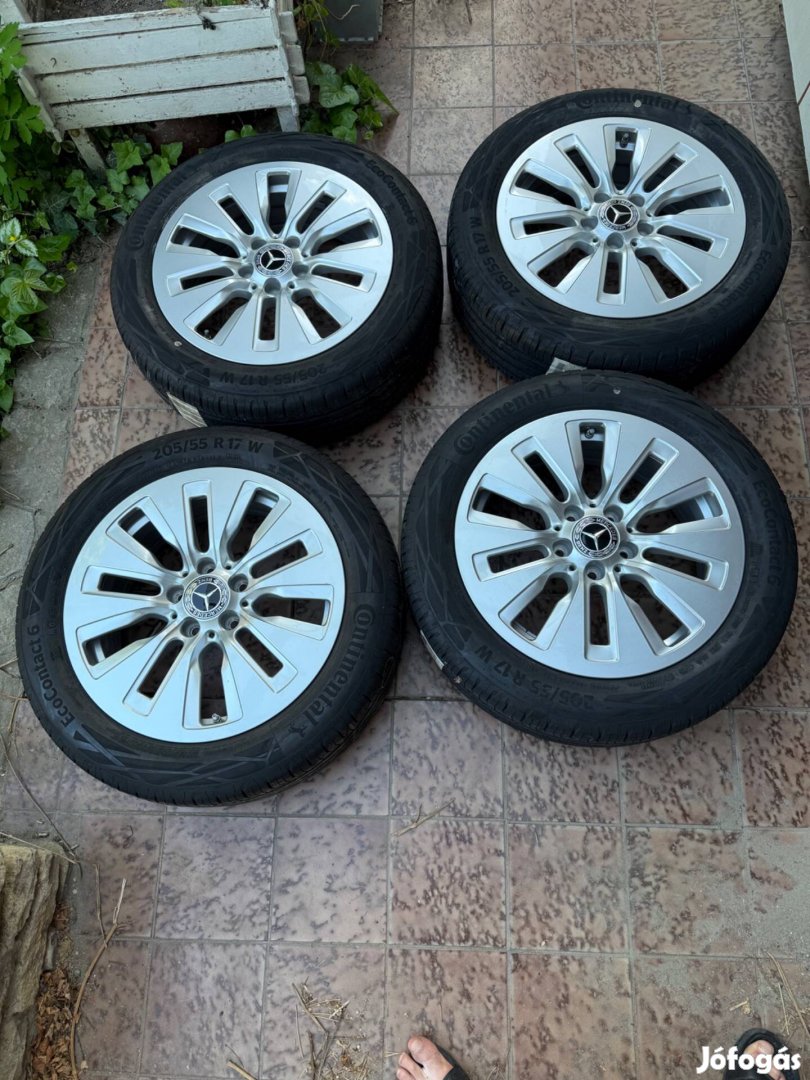 Gyári Mercedes Continental nyári gumikkal