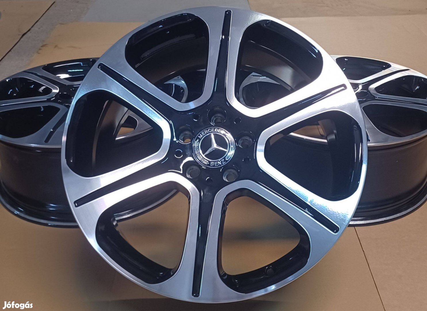 Gyári Mercedes W213 E klasse alufelnik 5x112 8x19 ET43 4db