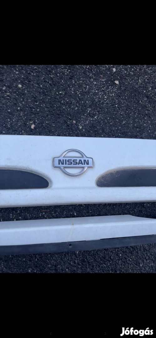 Gyári Nissan Cabstar gyári disz hűtő rács 