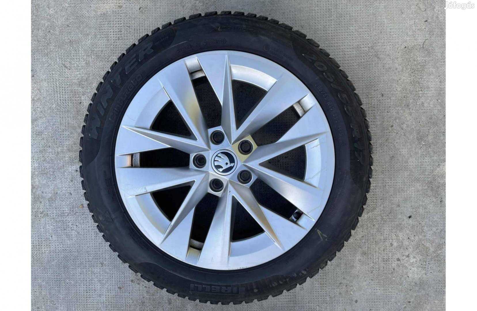 Gyári Octavia Rotare felni 17" 5x112 felni Pirelli téli gumikkal