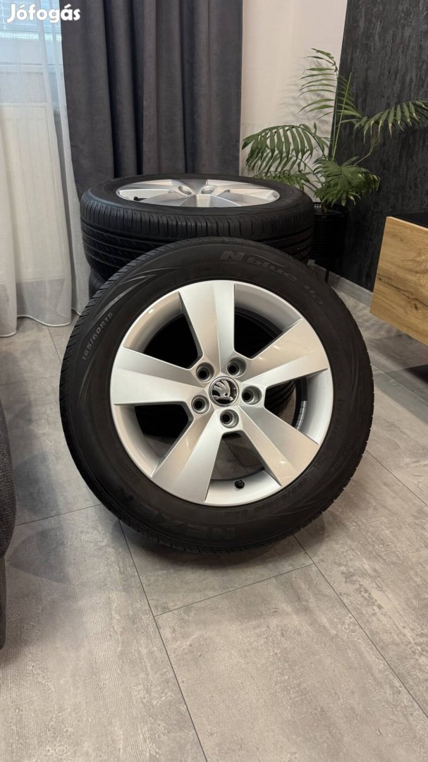 Gyári Skoda Fabia R15 alufelni+nyárigumi