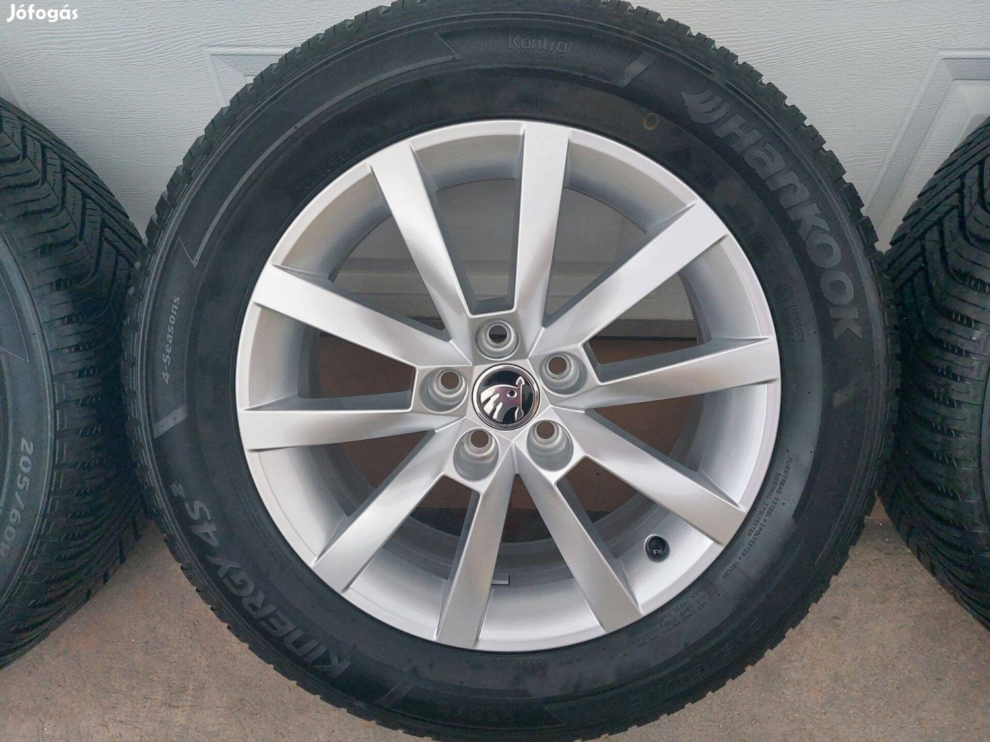 Gyári Skoda Kamiq-scala 16alufelni 5x100 négyévszakos gumi sss