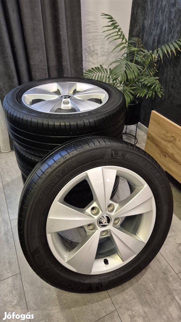 Gyári Skoda Octavia R16 alufelni+nyárigumi 