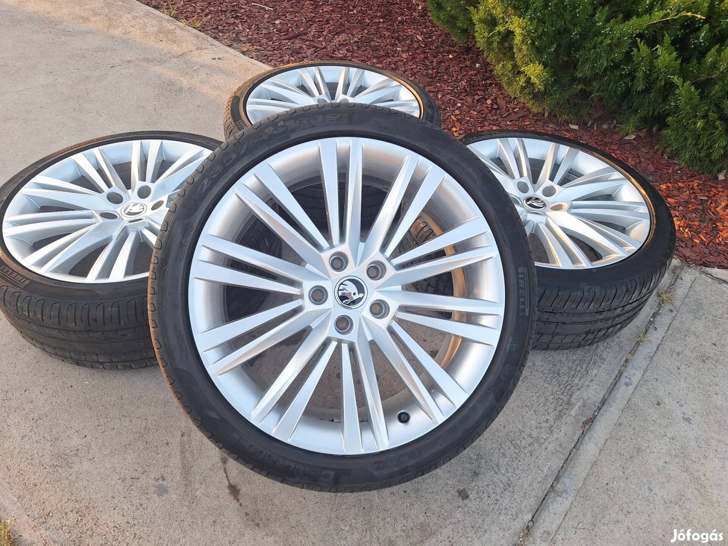 Gyári Skoda Superb 5*112 R19 alufelni 235/40 R19 VW Passat B8