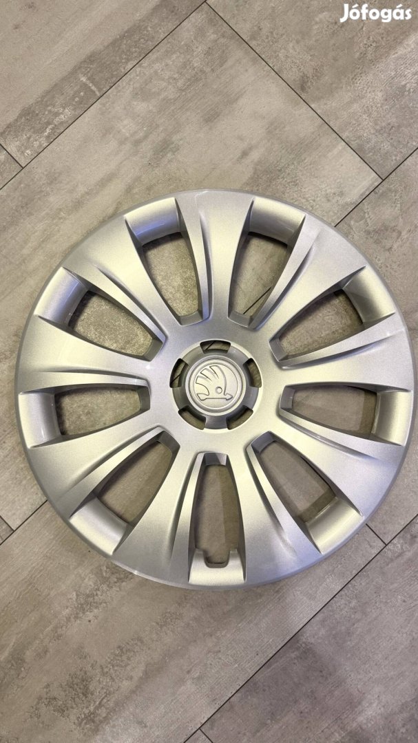 Gyári Skoda dísztárcsa 17 Borneo