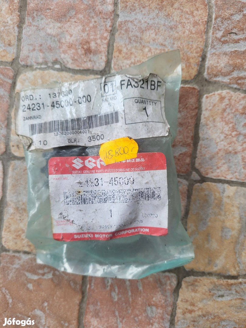 Gyári Suzuki 24231-45C00 VS800 intruder váltó fogaskerék