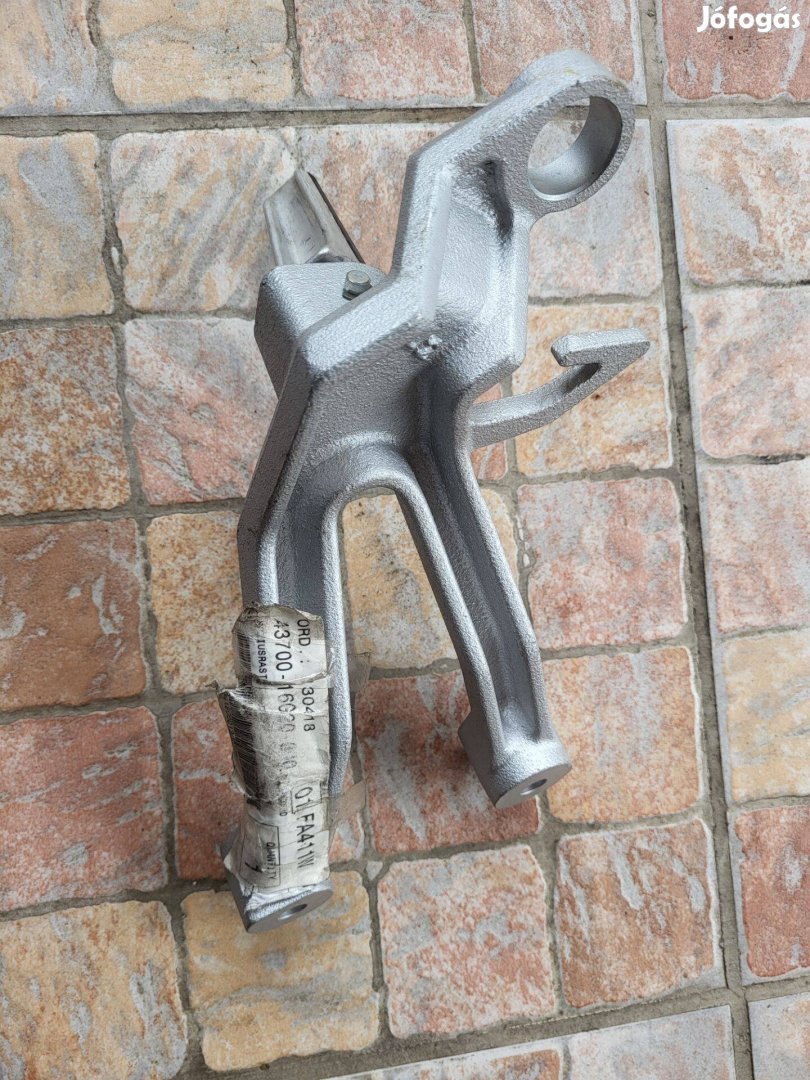 Gyári Suzuki lábtartó bal oldali SV1000 (20032005) 43700-16G20