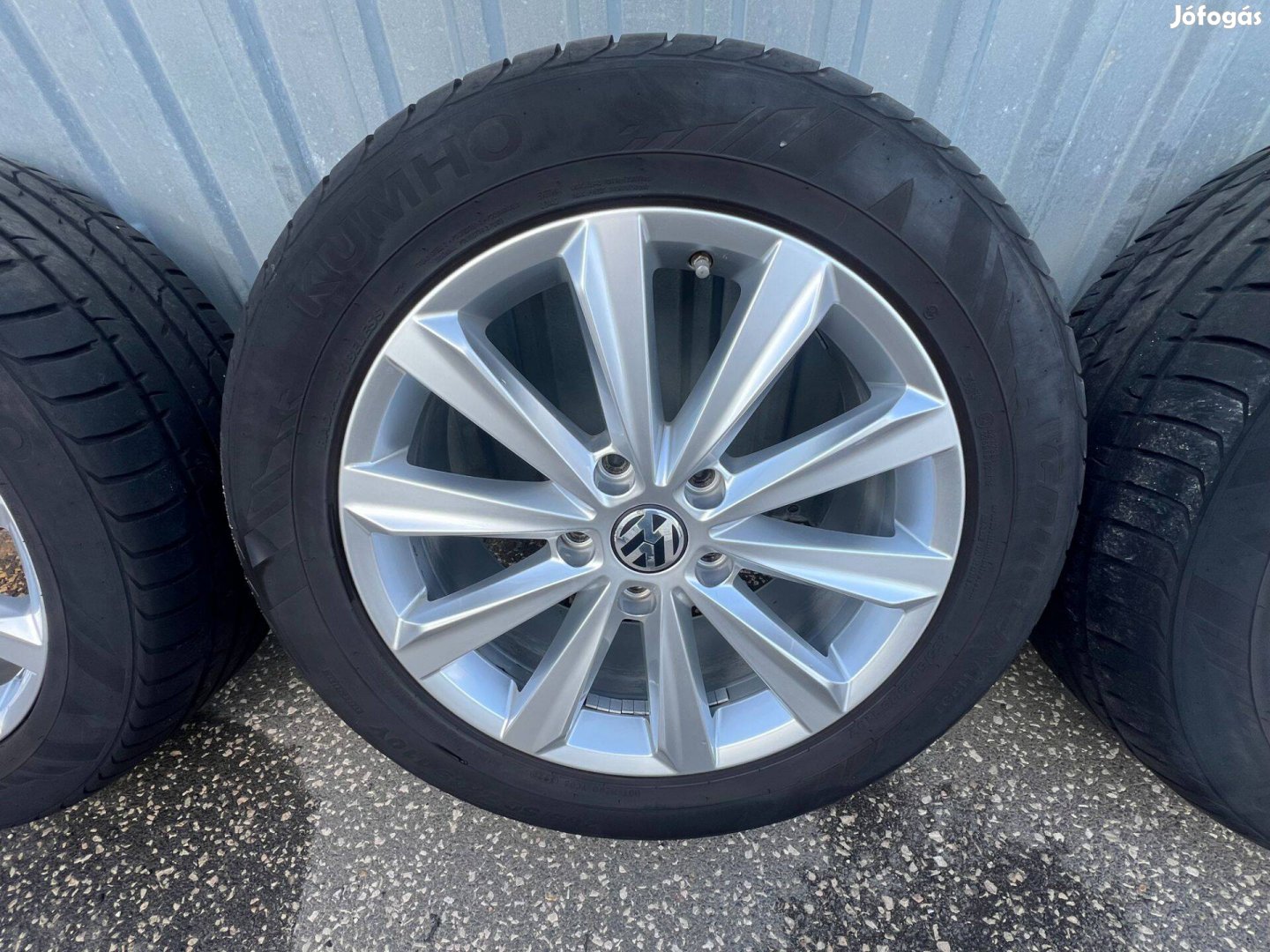 Gyári Touareg 7P ,19Coll alufelni 265/50R19 nyári gumikkal