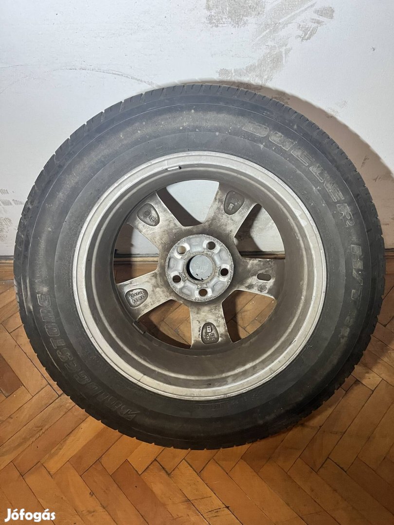 Gyári Toyota Rav4 4 db alufelni kerékanyákkal