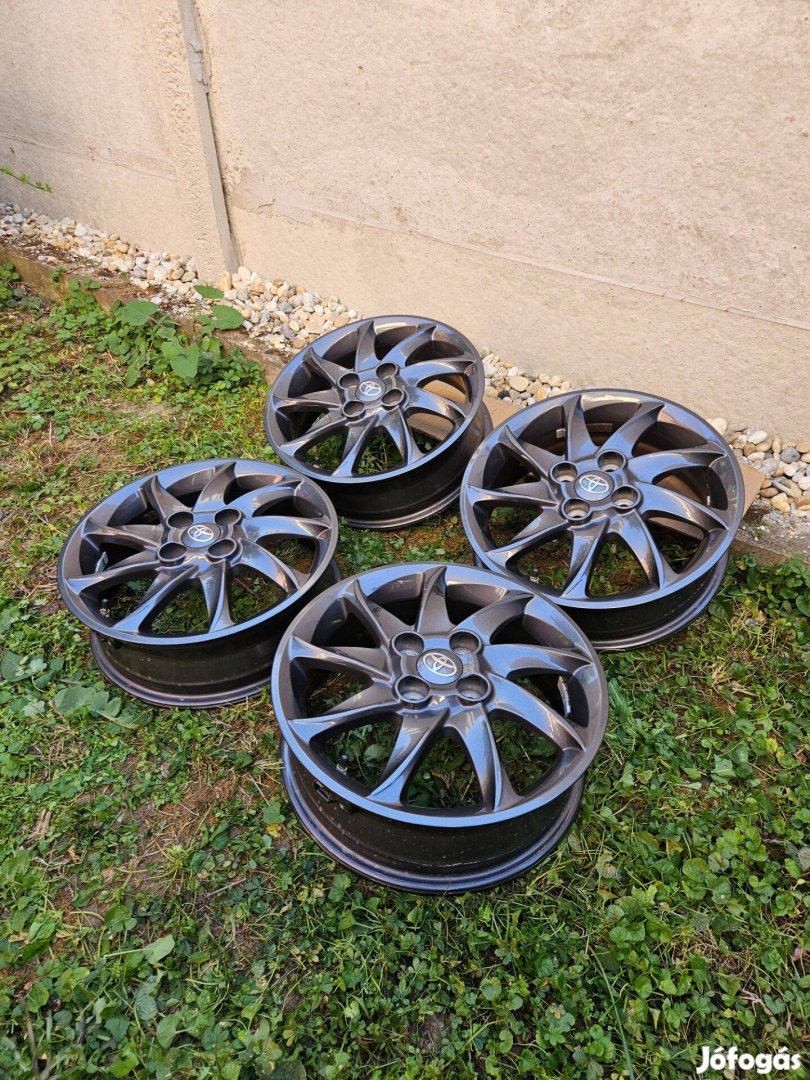 Gyári Toyota Yaris alufelni szett (4x100 R15)