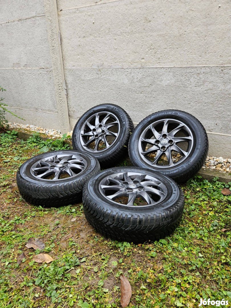 Gyári Toyota Yaris alufelni szett téli gumival (4x100) 175/65 R15