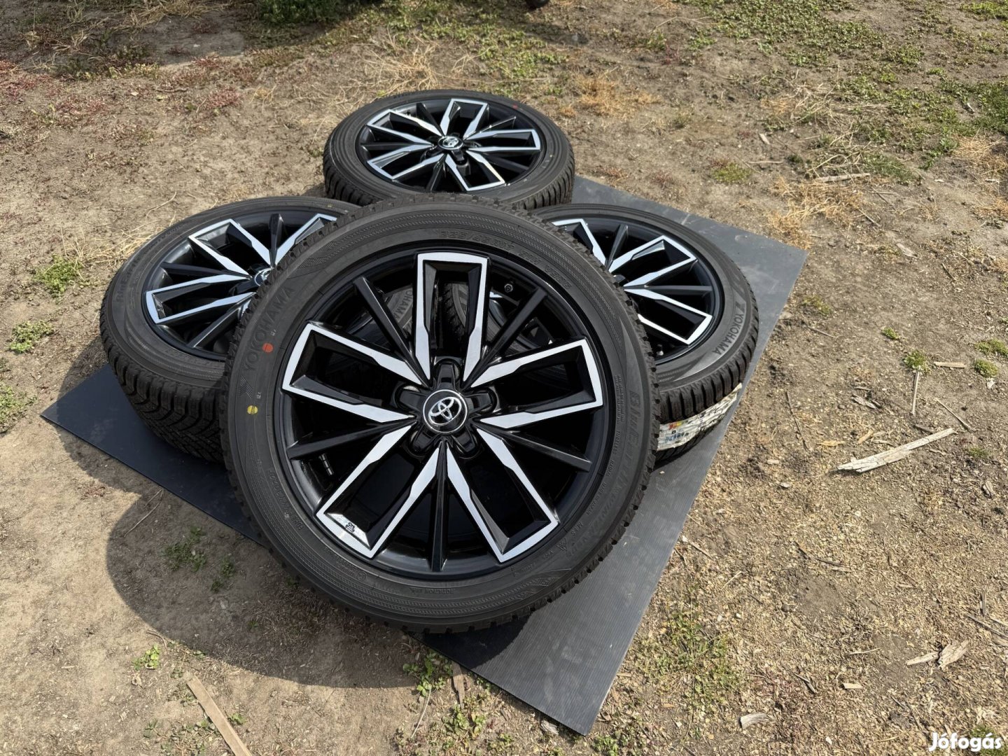 Gyári Új Toyota Corolla /Auris 225/45R17 télikerék