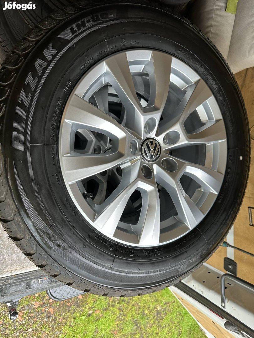 Gyári Új VW Amarok 245/65R17 téliszett