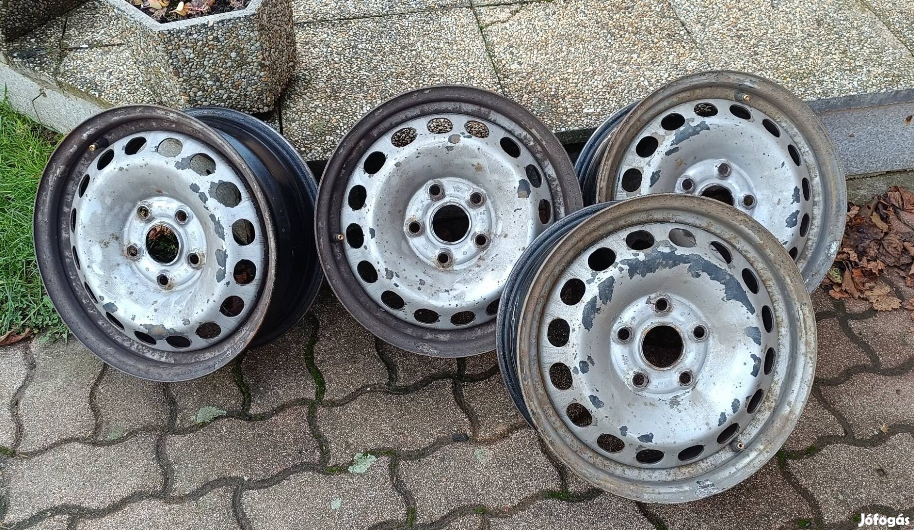 Gyári VW 15 colos használt lemezfelni garnitúra eladó.