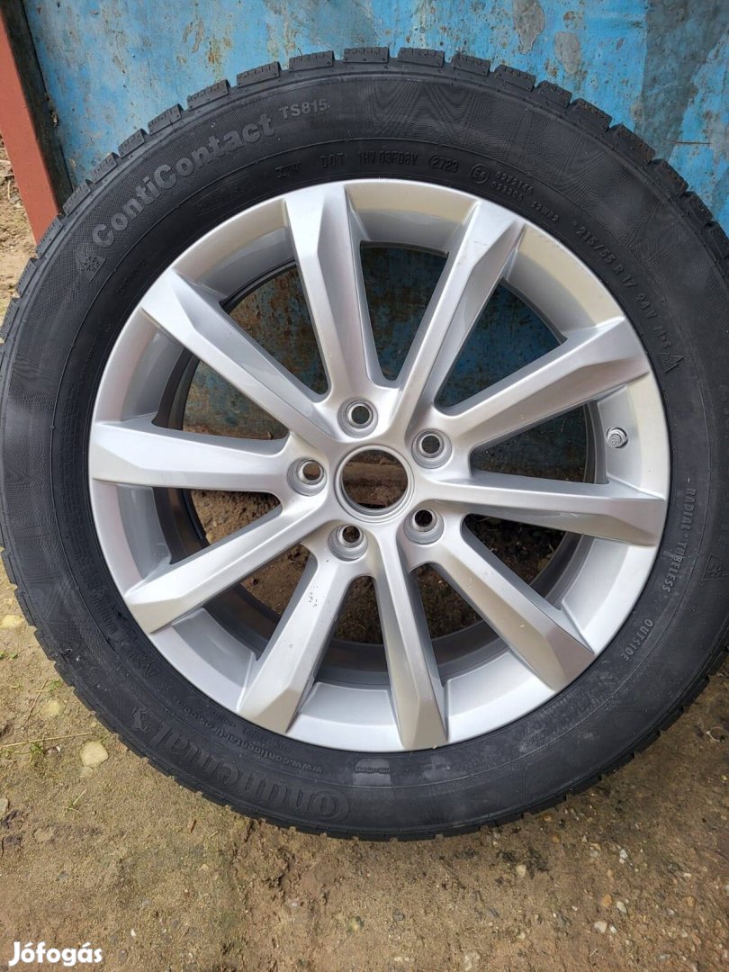 Gyári VW passat Új17 alufelni új 4 évszakos gumival