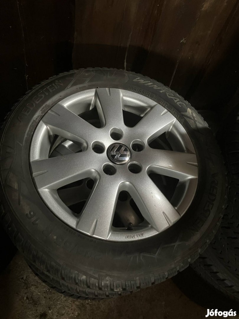 Gyári Volkswagen alufelni rajta 205/55 r16 téligumival