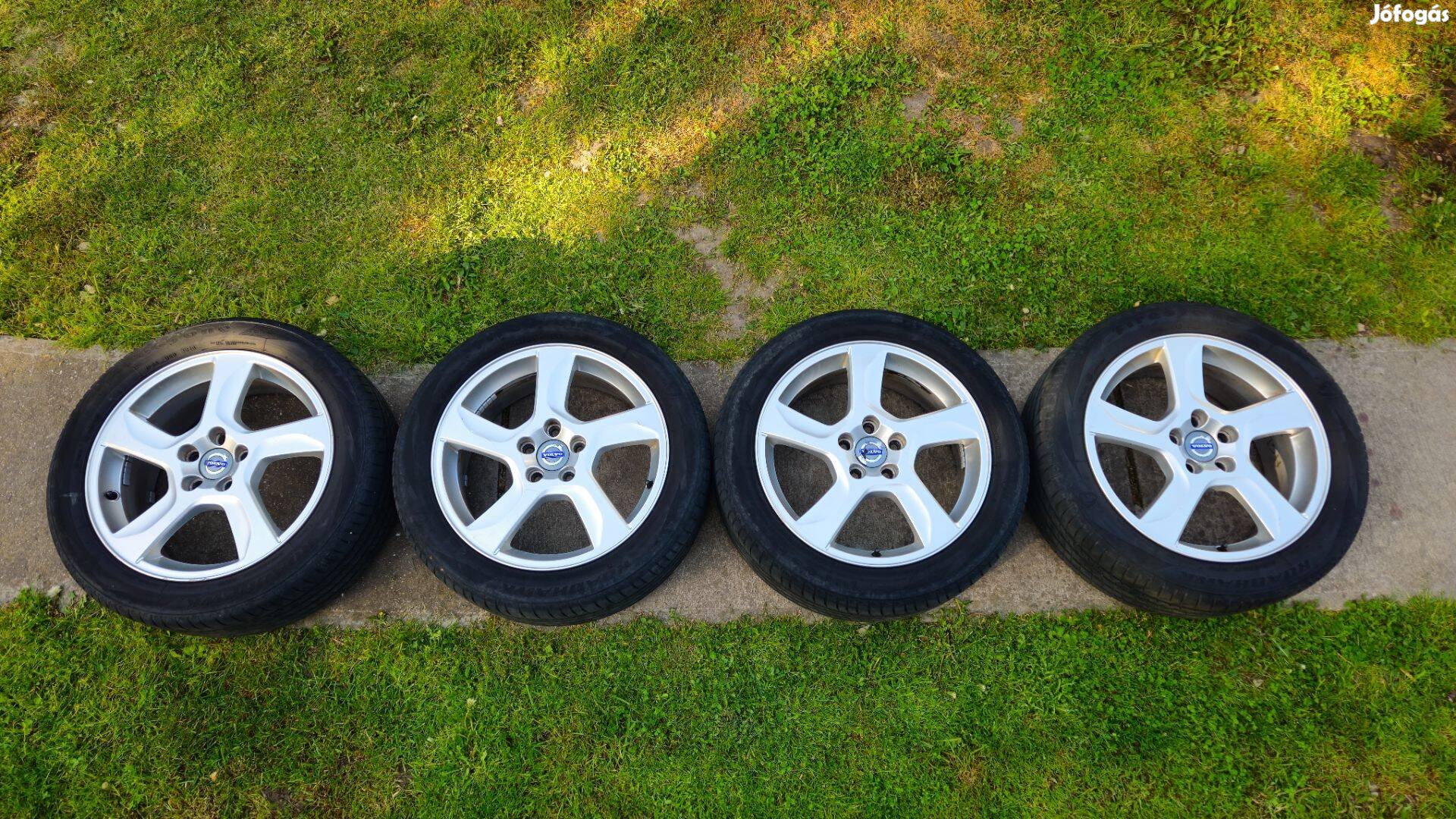 Gyári Volvo alufelni 17" nyári gumival 215/50R17 95W