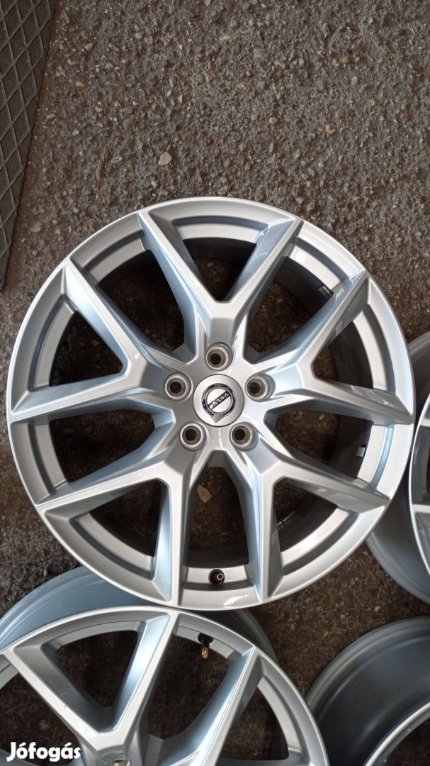 Gyári Volvo használt 5x108 lyukosztású 18 colos szép állapotú alu feln