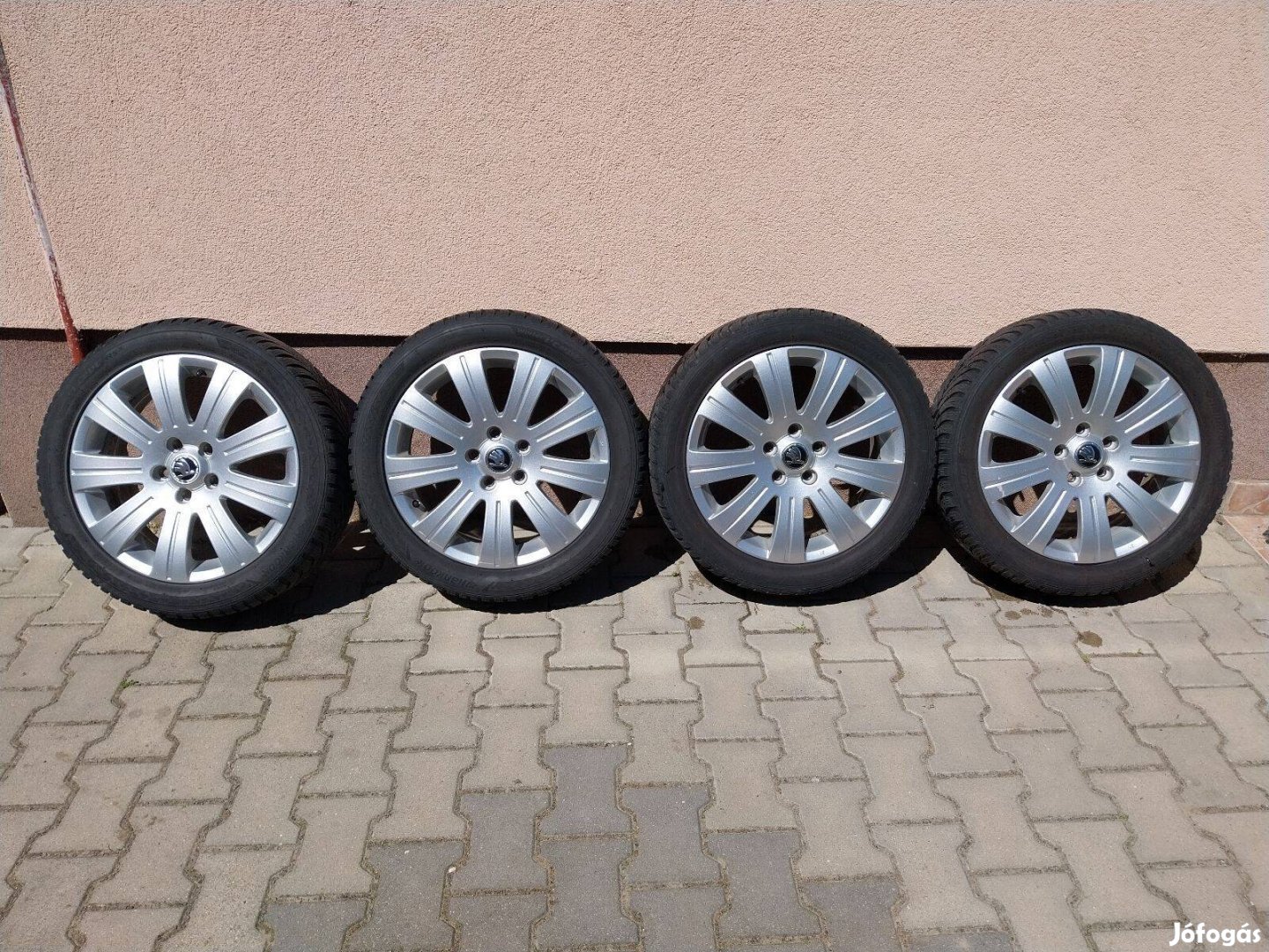 Gyári Škoda 17 alufelni szett Hankook téli gumikkal (205/50 R17)