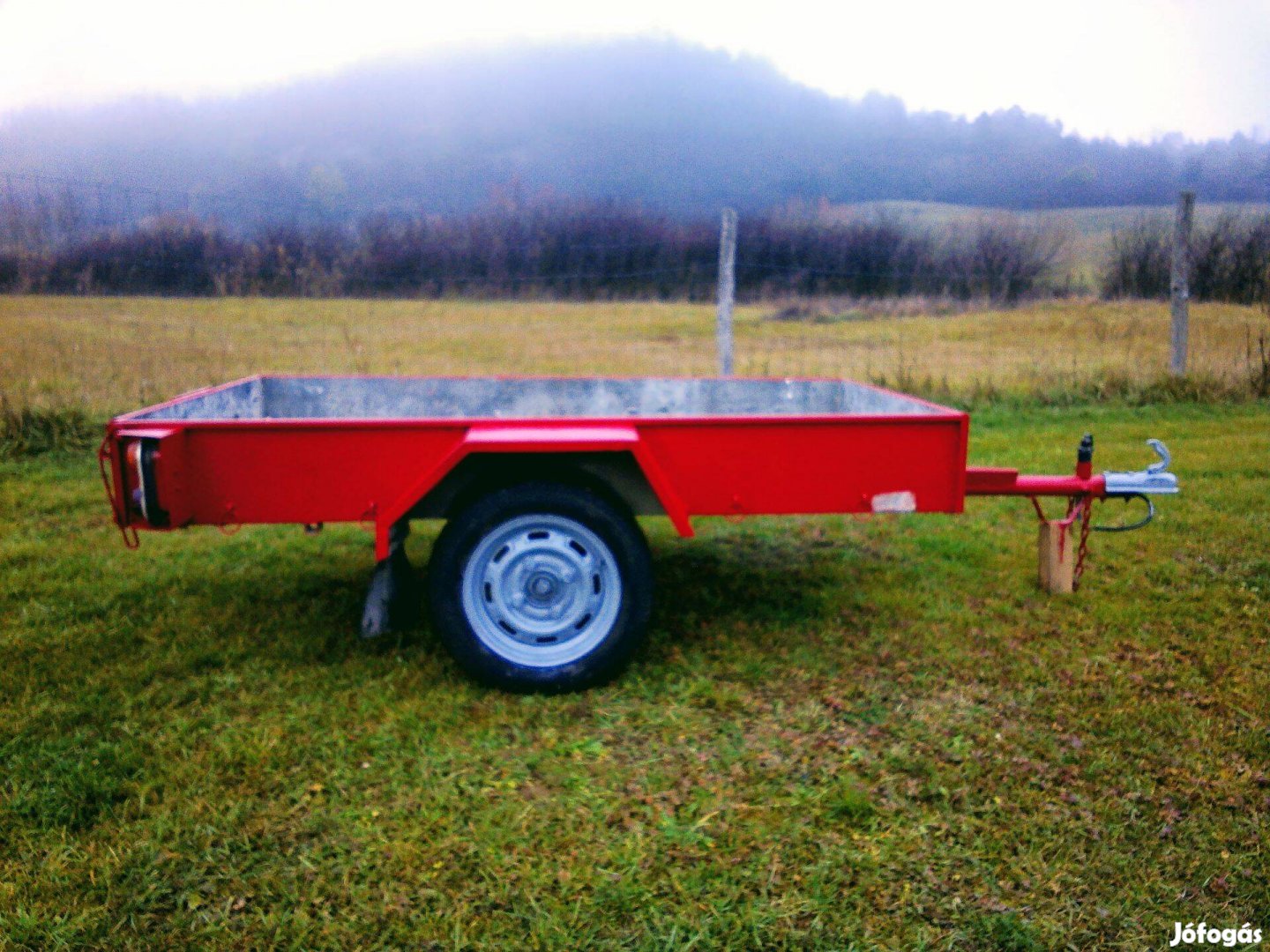 Gyári állapotú erős méretű110x210cm utánfutó 1 év műszakival