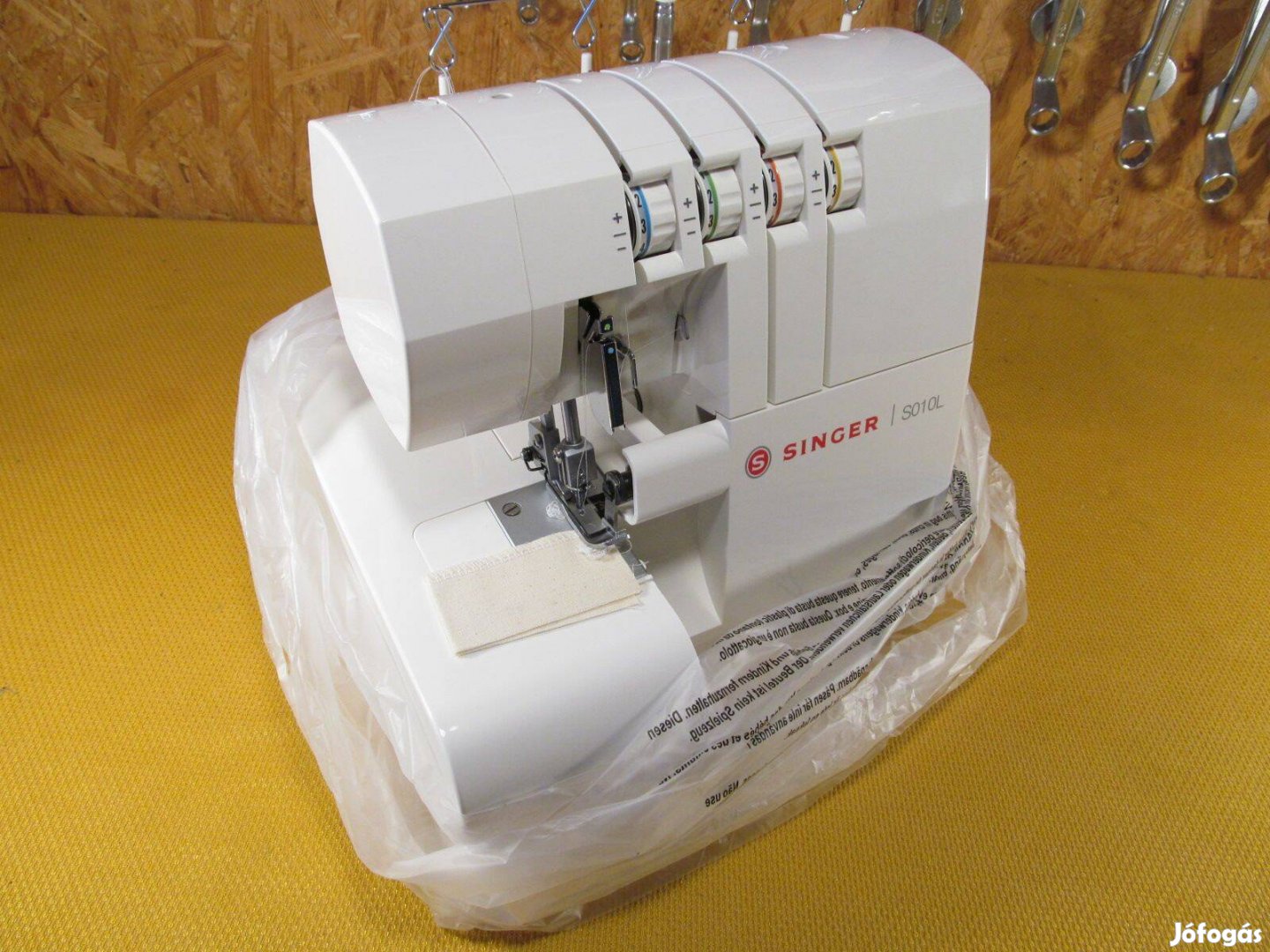 Gyári csomagban Singer overlock, interlock varrógép.(elkelt)