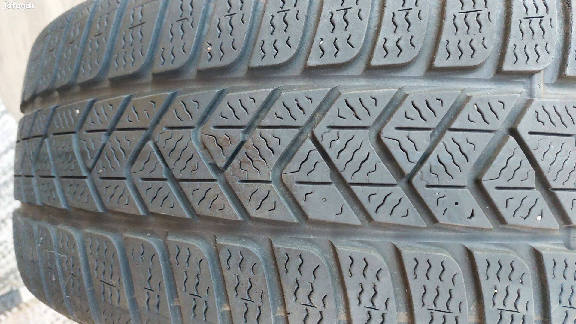 Gyári szerelésű,újszerű Pirelli 225/40r18 téli gumi