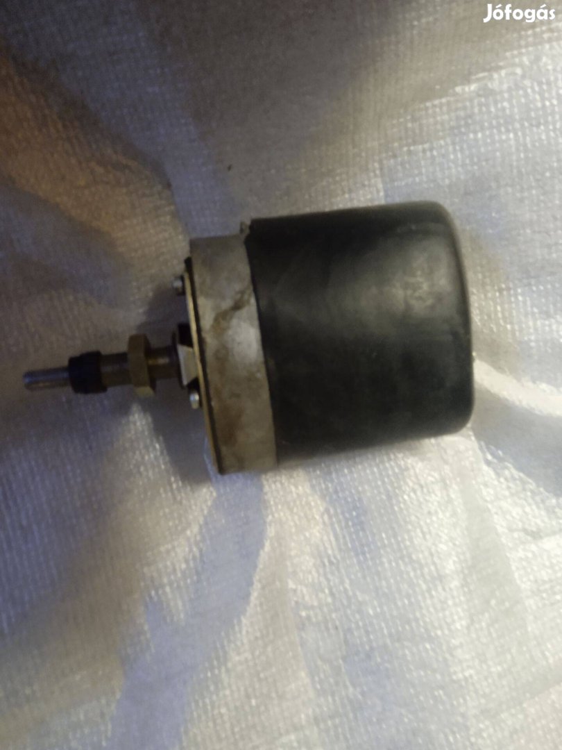 Gyári új Trabant Combi 601 hátsó ablaktörlő motor 6 v