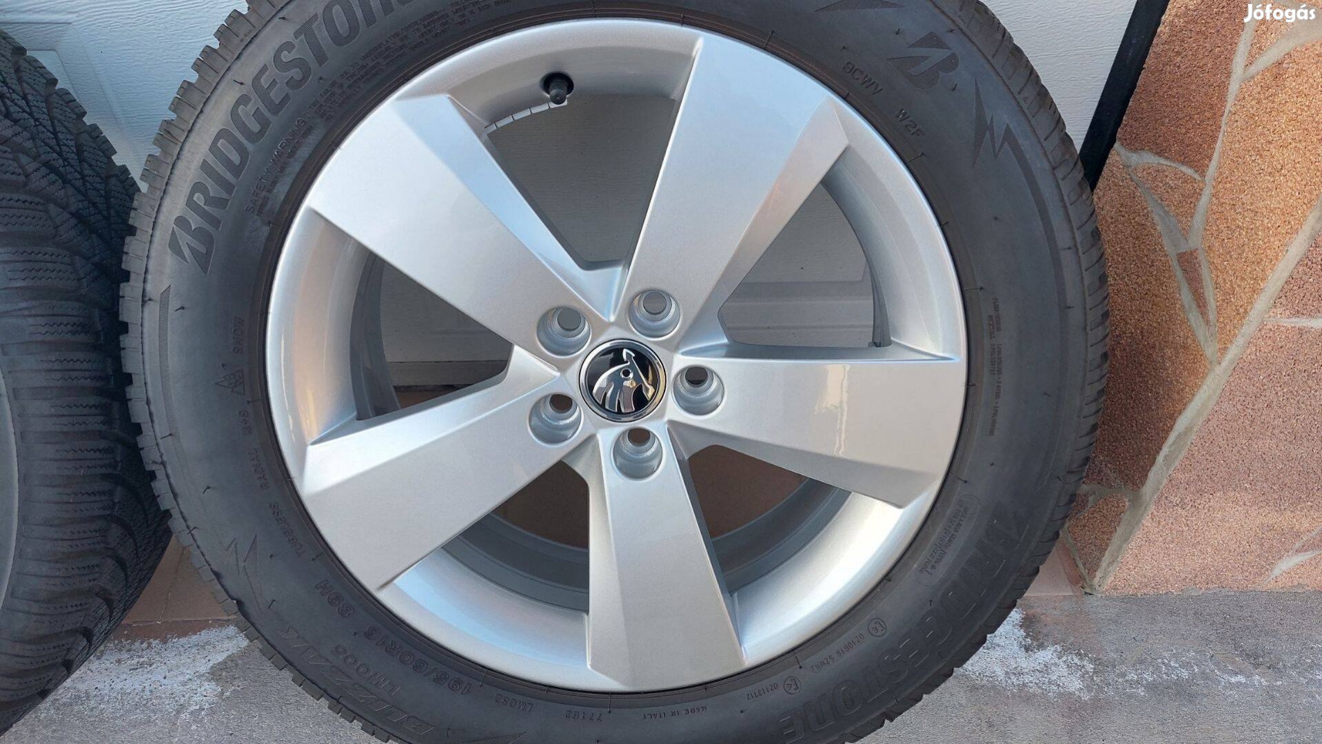 Gyári.új, Skoda Scala 16alufelni 5x100 új Téli gumi mmm