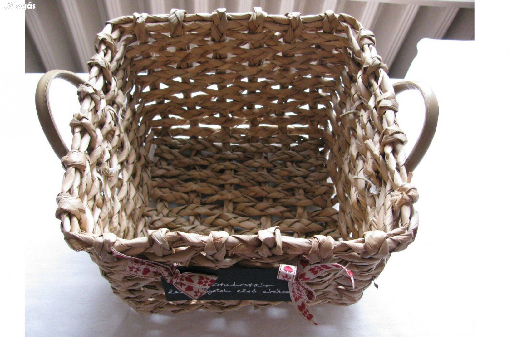 Gyékény kosár , gyűmölcstartó kosár , 25 x25 x 17 cm