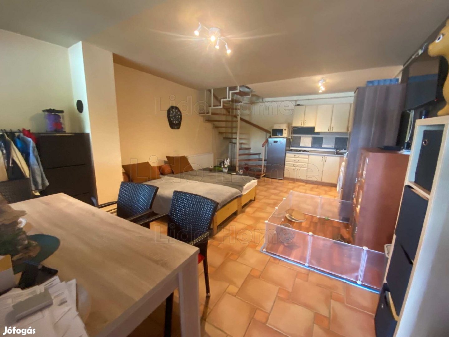 Gyékényesen eladó egy 3 szintes tóparti felújított nyaraló