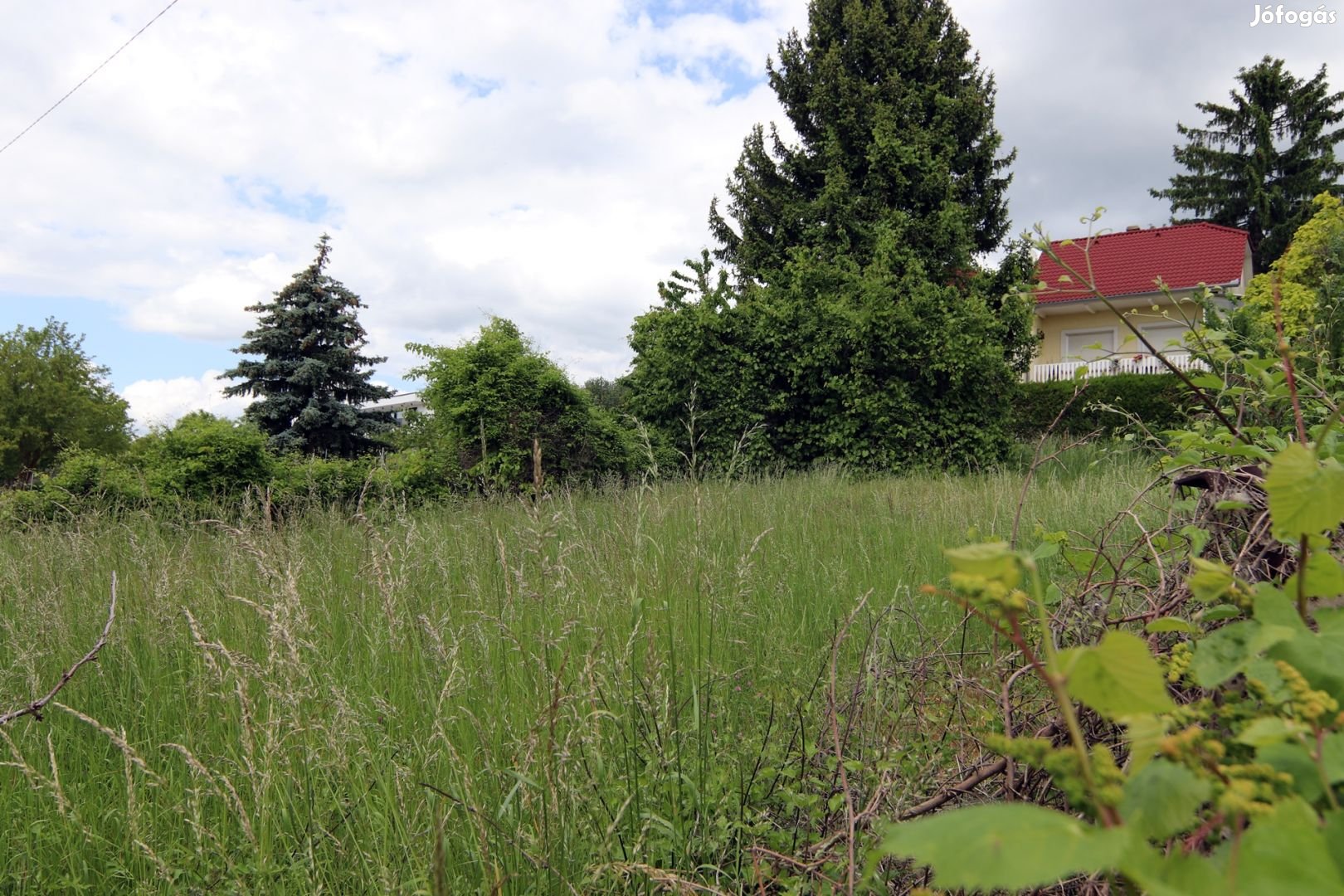 Gyenesdiás frekventált részén, balatoni panorámás, belterületi