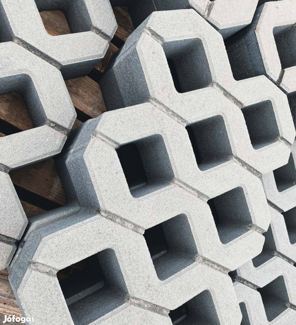 Gyeprácskő 60cm x 40cm x 10cm