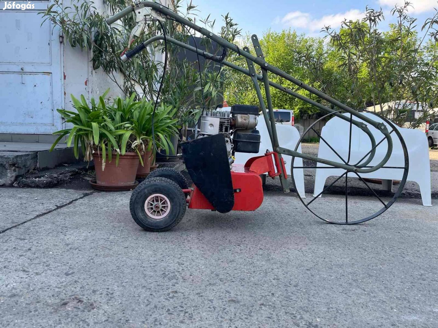 Gyepszellőztető, szálhasító kerti gép álló Briggs motorral