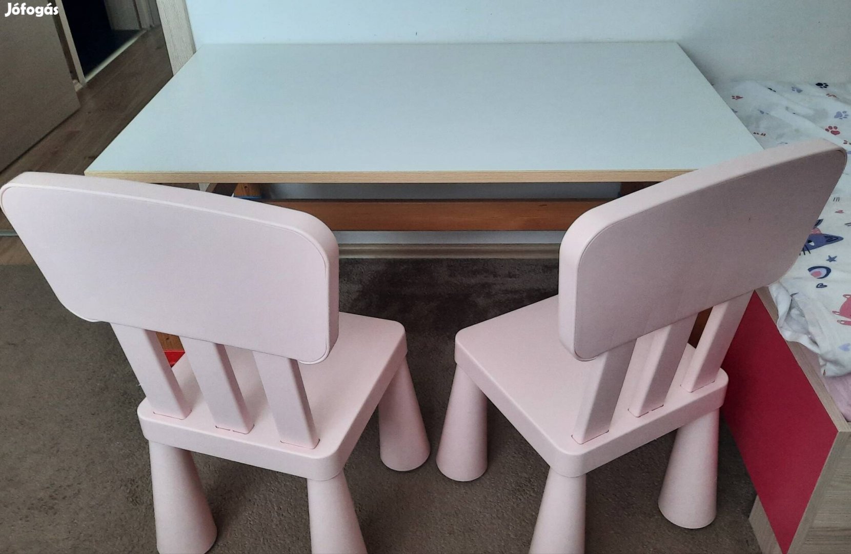 Gyerek fa asztal 100x60 és 2 műanyag szék
