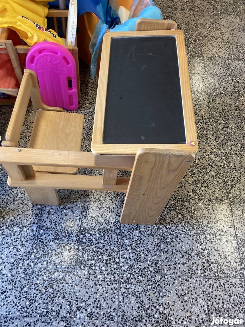 Gyerek kis asztal székkel összecsukható 