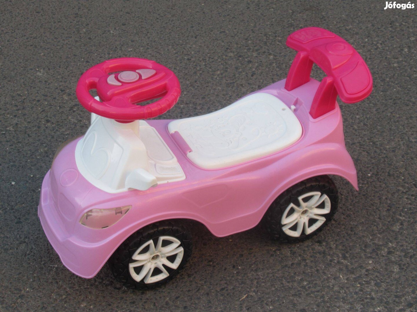 Gyerek lábbal hajtós kisautó rózsaszín kislány kis autó