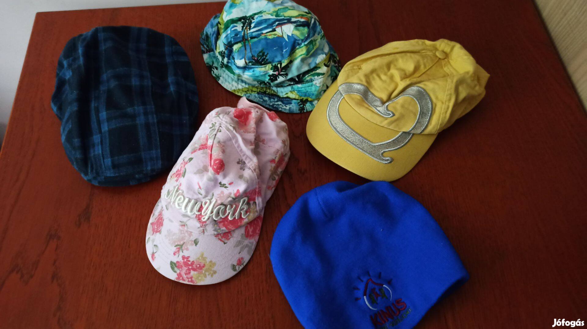 Gyerek sapkák 690.- db