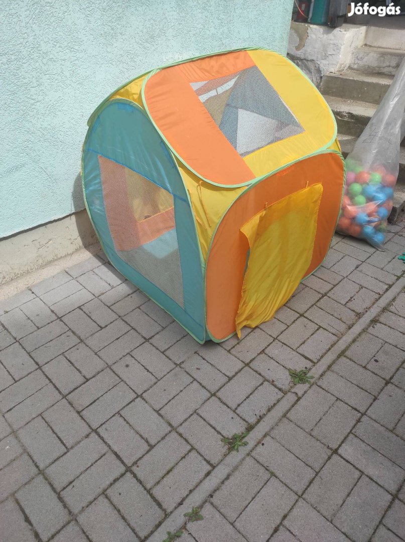 Gyerek sátor, labdákkal