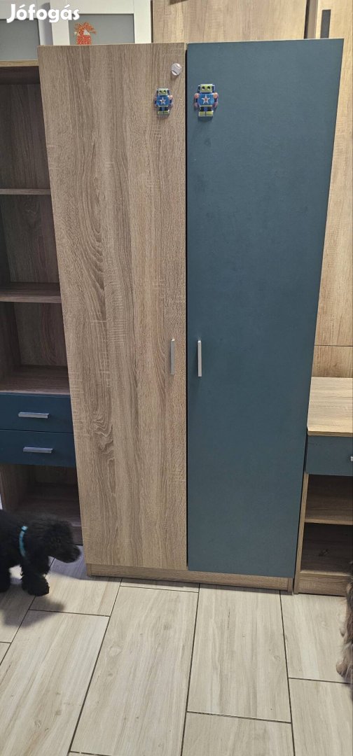 Gyerek szekrénysor.