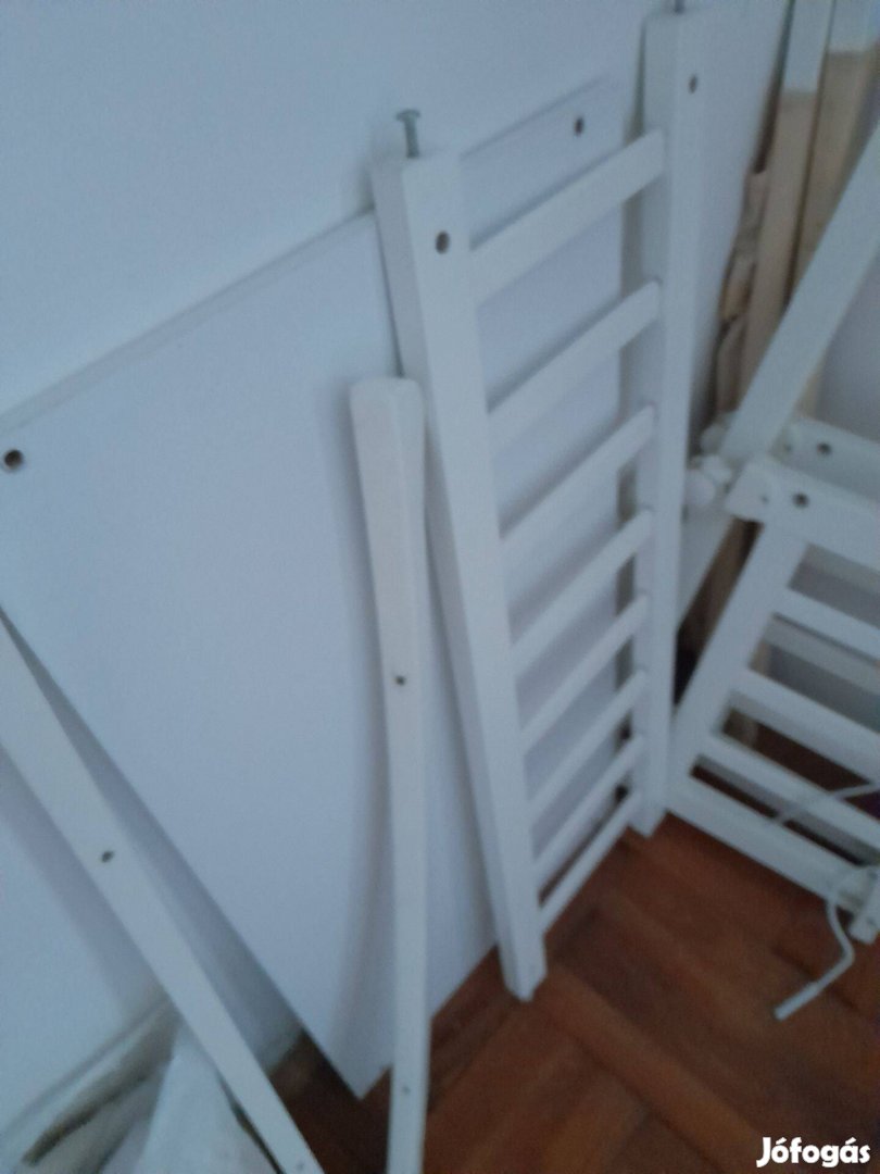 Gyerekágy fehér, az anyai ágyhoz igazítottan