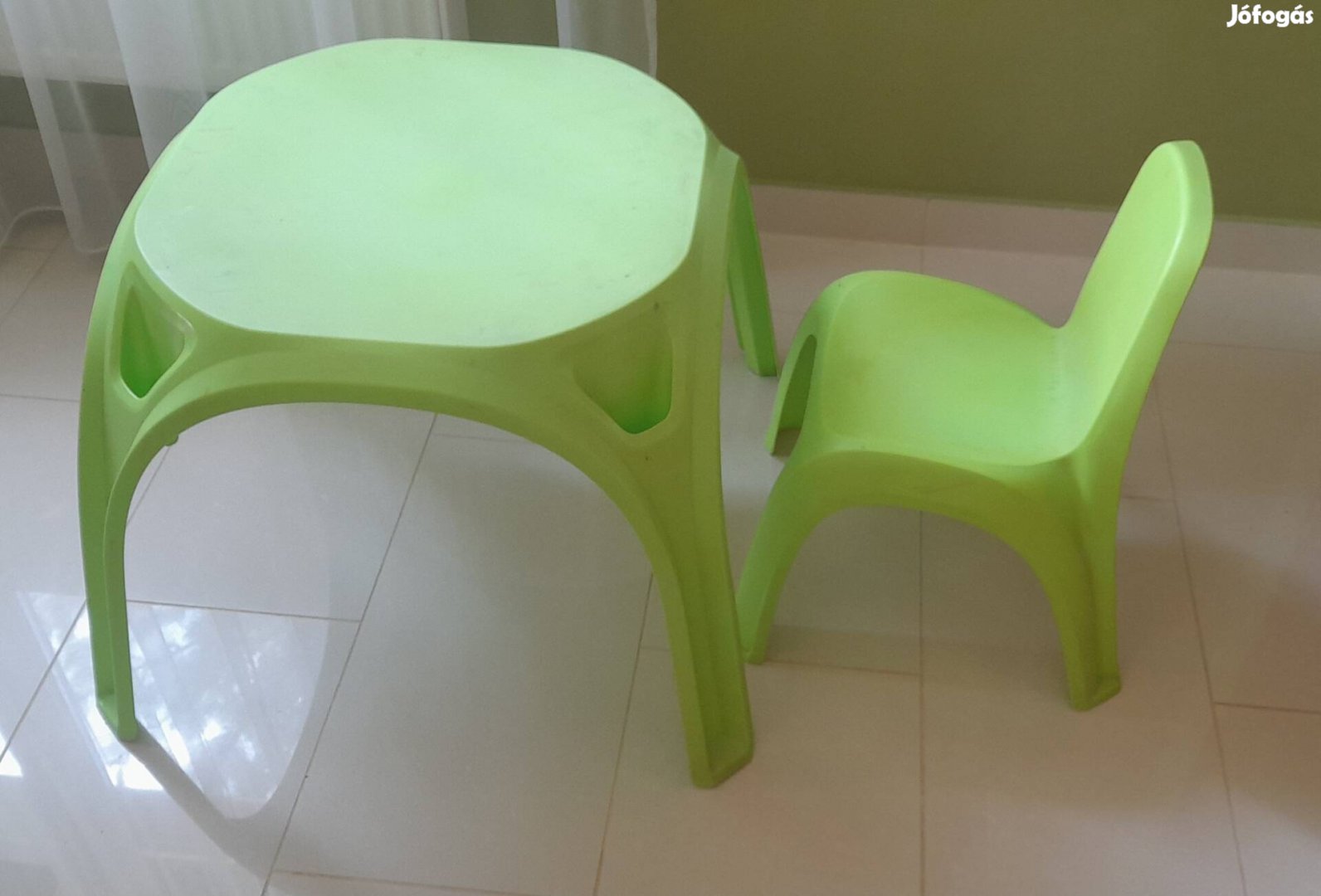 Gyerekasztal székkel műanyag 