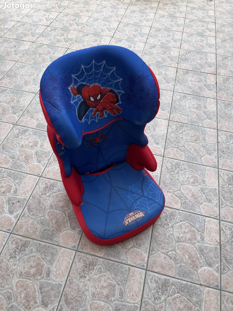 Gyerekülés autóba.