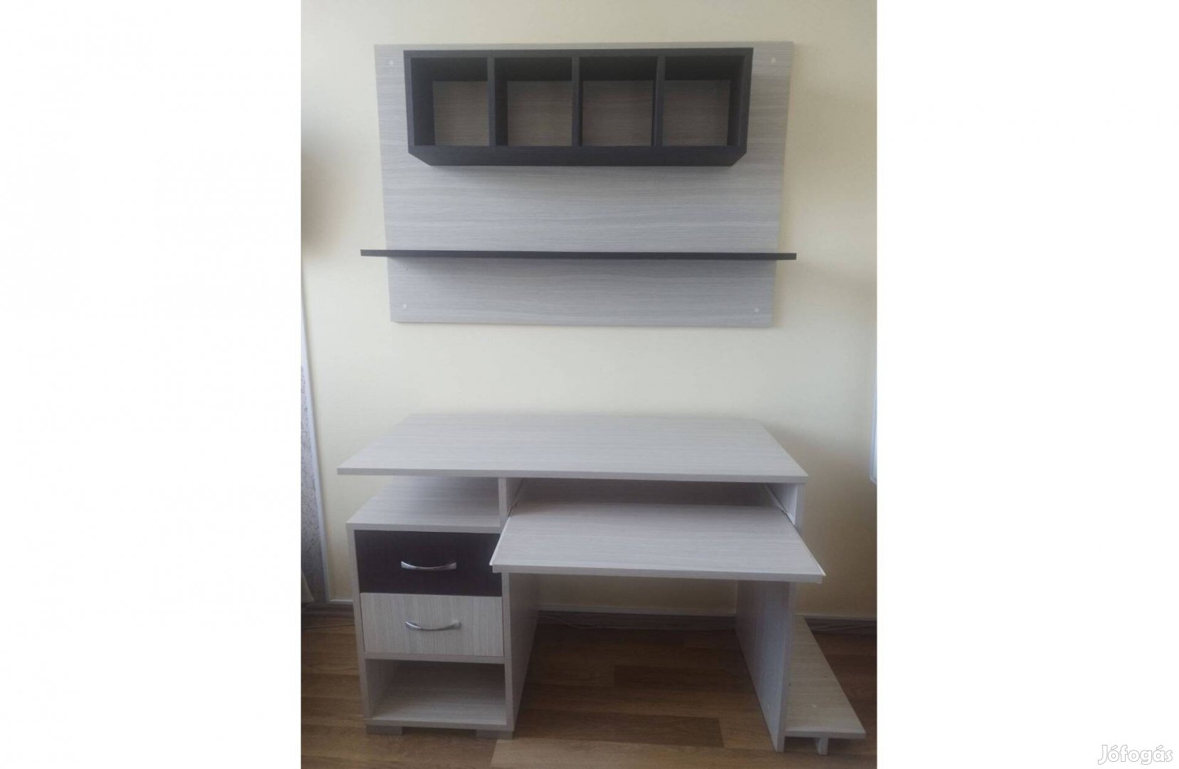 Gyermek íróasztal polcos dekor hátlappal