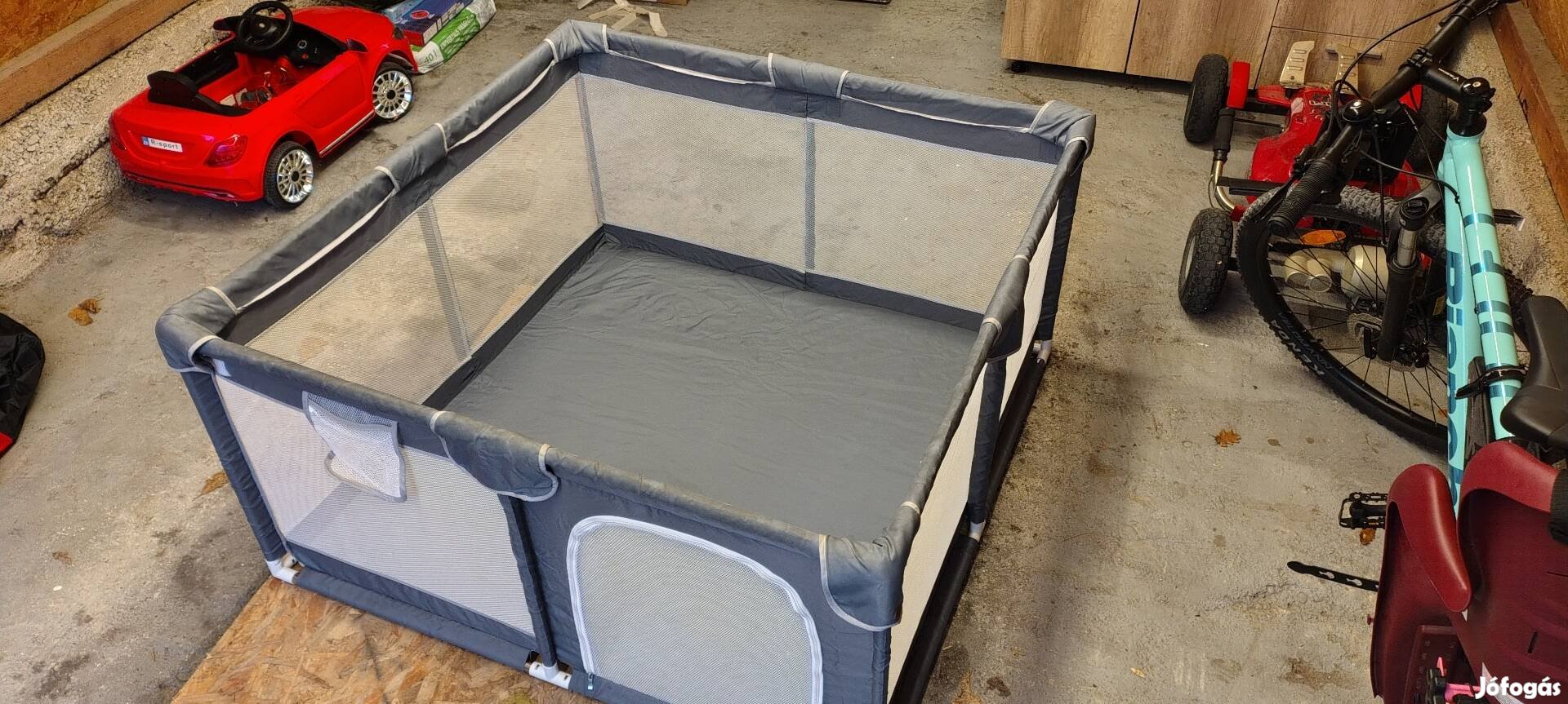 Gyermek járóka 120x120 fémvázas