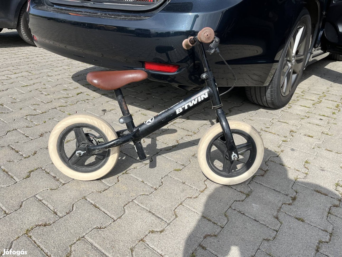 Gyermek lábbal hajtós bicikli
