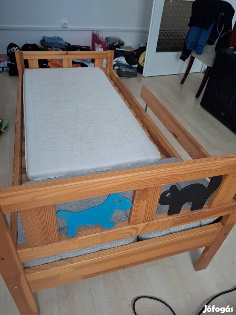 Gyermekágy fenyőből