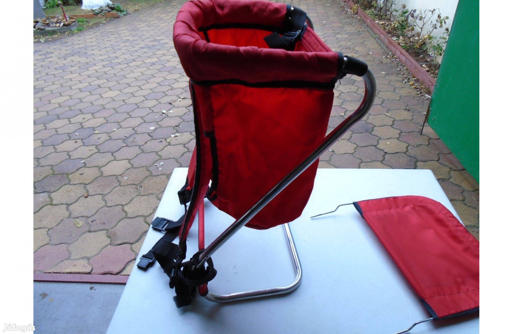 Gyermekhordó hátizsák - fémvázas, masszív, napellenzővel -újszerű