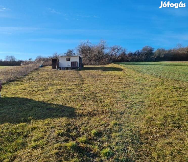 Gyermelyen csendes helyen, örök panorámás telek 