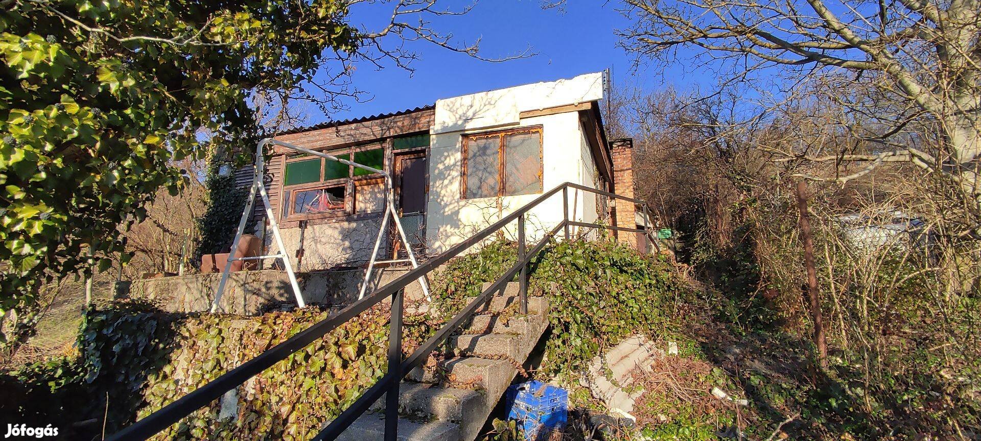 Gyermelyen eladó zártkert, vízvillanyépítmény van!